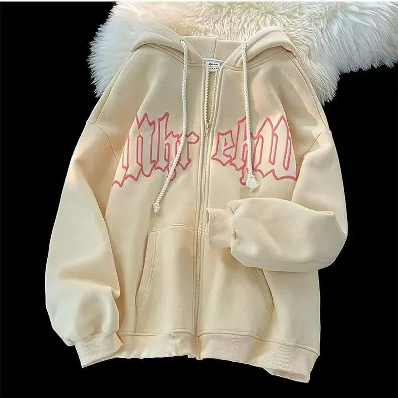 Lockere Street-Strickjacke mit Kapuze - Bellarte Enchanté Lockere Street-Strickjacke mit Kapuze